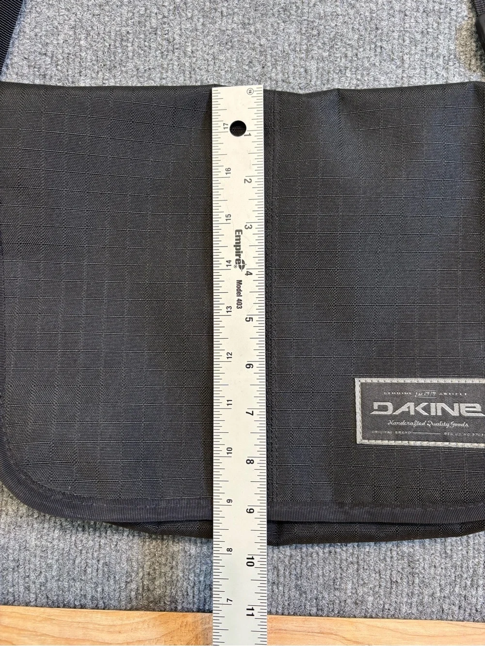 Dakine Hudson Messenger Bag 20L Black Laptop Crossbody Briefcase Travel